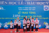 Mạnh thường quân trao học bỏng