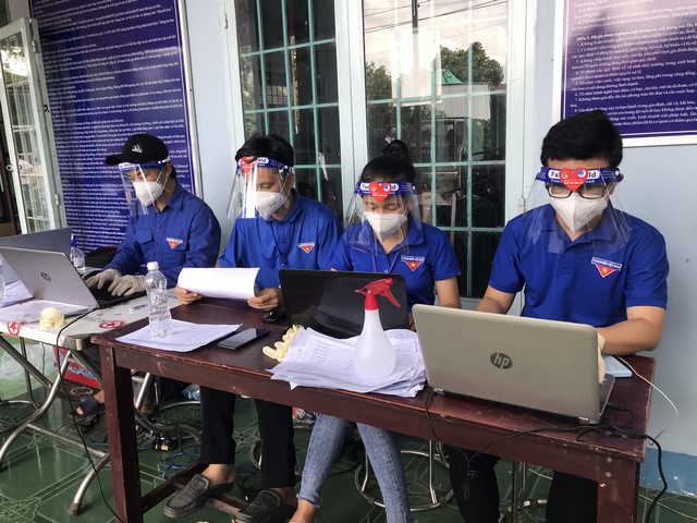Đoàn viên, CB-CNV tích cực tham gia công tác chống dịch