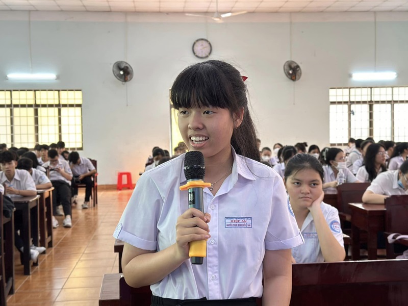 Tổ chức lớp cảm tình đoàn cho học sinh lớp 9