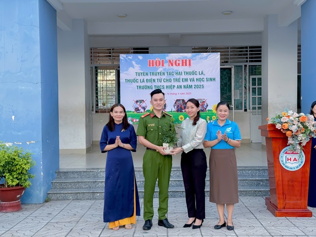 Tuyên truyền tác hại thuốc lá, thuốc lá điện tử cho học sinh Trường THCS Hiệp An năm 2025