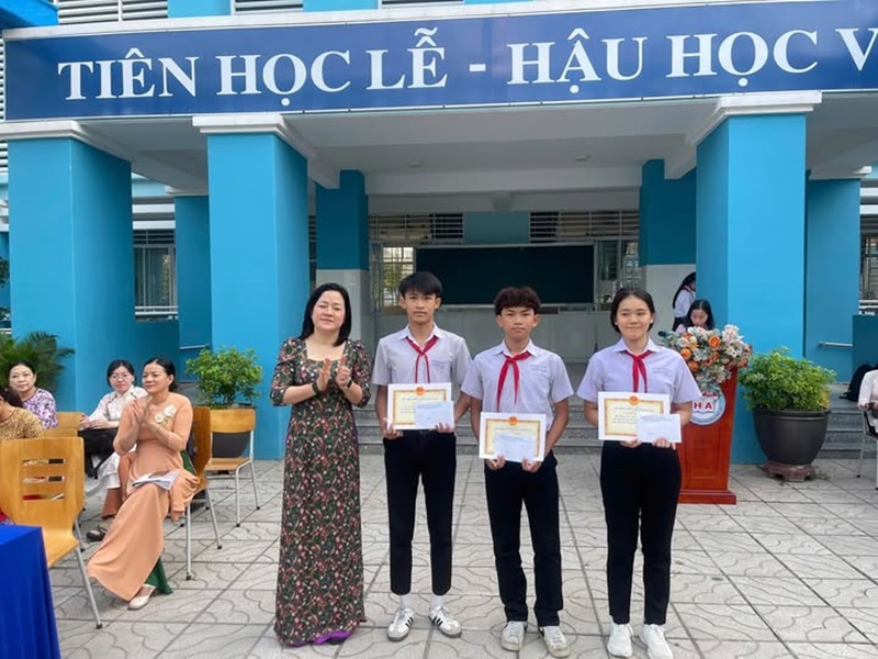 Khen Thưởng Học Sinh Đạt Thành Tích Cao Tại Đại Hội Thể Dục Thể Thao Phường Phú An Lần I