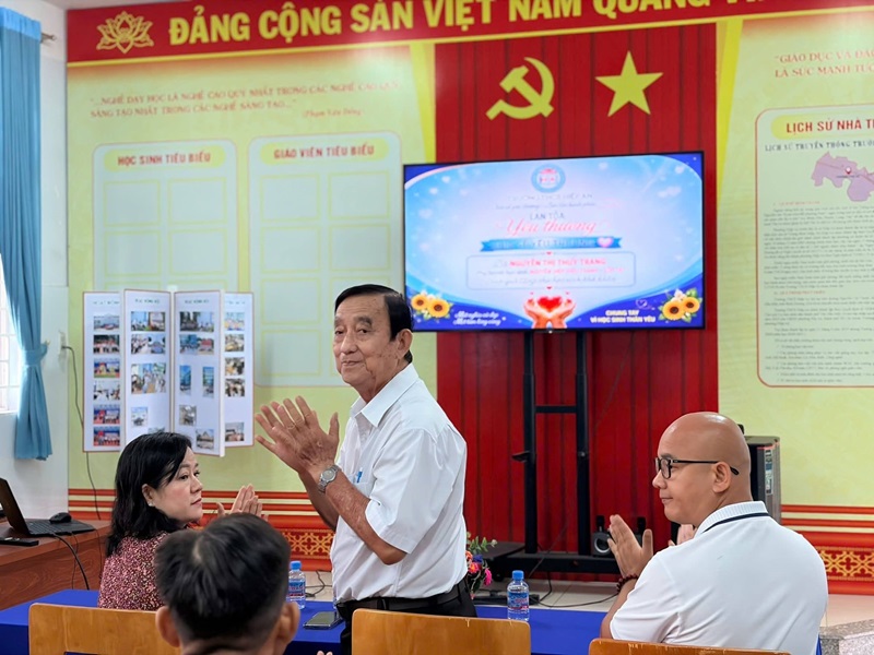 Lan Tỏa Yêu Thương – Trao Quà Đến Học Sinh Nghèo, Có Hoàn Cảnh Khó Khăn Trường THCS Hiệp An